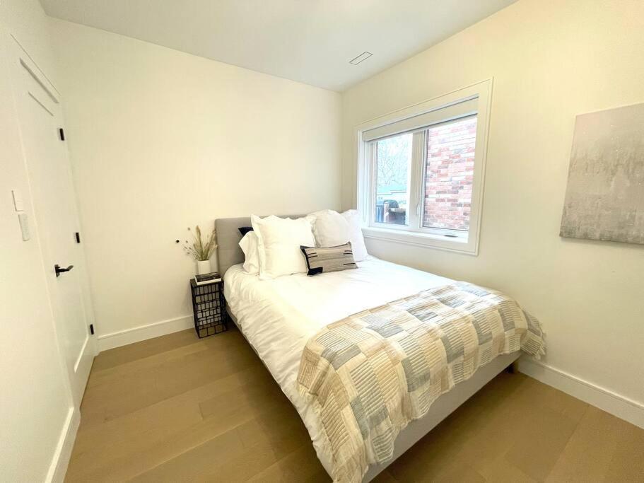 Modern Apartment Close To The Beach With Parking Toronto Exterior foto